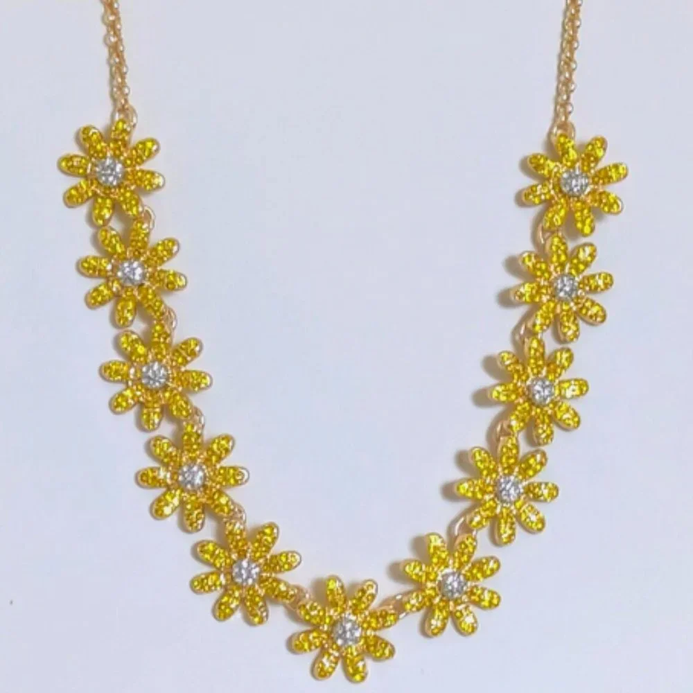 Betsey Johnson Adjustable Pavé Yellow Daisy Frontal Necklace NWT - Picture 2 of 9